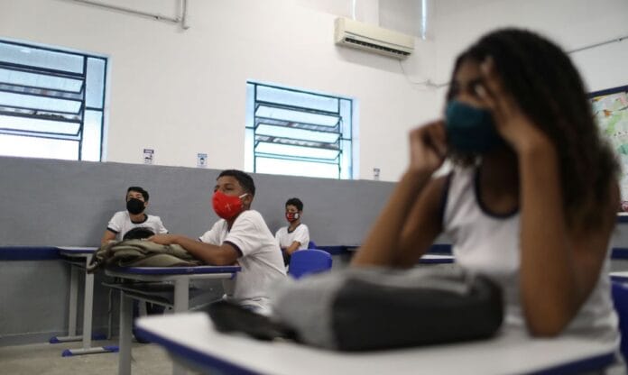 2020-11-24t173835z_99850214_rc2t9k97tap0_rtrmadp_3_health-coronavirus-brazil-schools