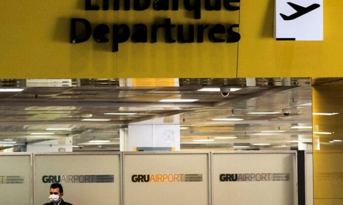01_trabalhador_mascara_protetora_aeroporto_internacional_de_guarulhos_coronavirus_covid-19_guarulhosreuters_12042000150