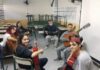 Associação Praticatatum ensina música para alunos da EM Prof.ª Nair Ribeiro de Almeida no contraturno escolar