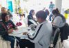 Moradores do bairro Boiçucanga recebem orientações de programas sociais