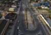 Prefeitura de São Sebastião acompanha obras de implantação de rotatória na SP-055, próximo à entrada da cidade