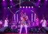 Alinne Rosa e Renata Jambeiro agitam o público no esquenta de Carnaval de São Sebastião na Rua da Praia