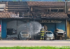 Incêndio destrói oficina mecânica, queima veículos e atinge loja em Ubatuba