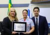 Capitão PM Érica Ramalho de Macedo recebe Título de Cidadã Caraguatatubense em sessão solene