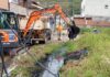 Prefeitura de São Sebastião realiza limpeza de valas em Cambury para prevenir alagamentos
