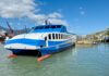 Estado entrega catamarã modernizado para travessia, e vice-prefeito de São Sebastião reforça pedido por novas baias de estacionamento