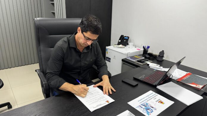 09_30 Câmara firma contrato com a Vunesp para realização de concurso público (1)