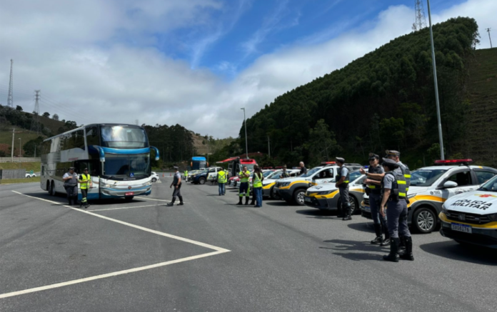 fiscalizacao-tamoios-carros-irregulares