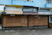 Prefeitura de São Sebastião revitaliza mais ponto de ônibus no Centro com mão de obra própria