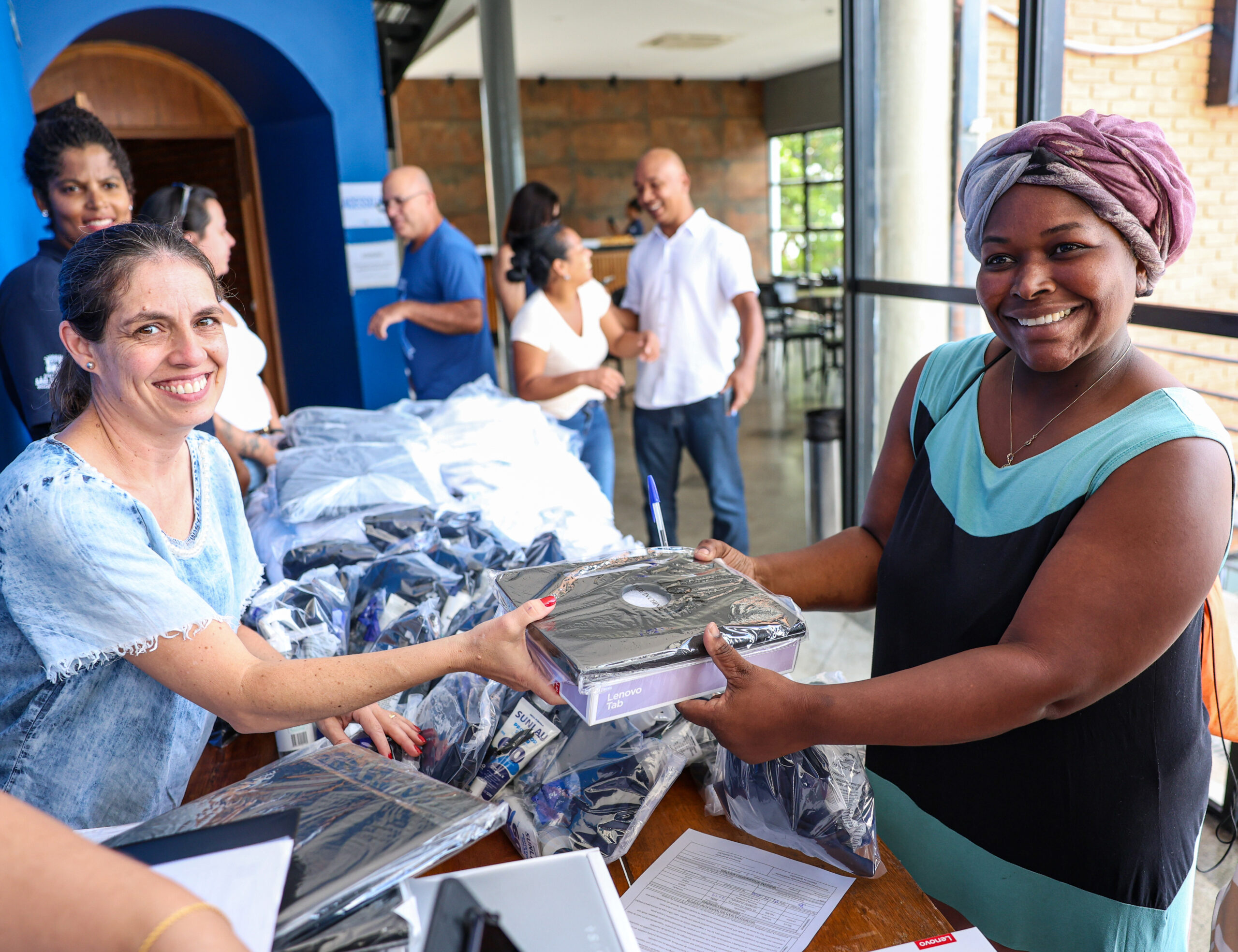 Prefeitura equipa 118 agentes de saúde com tablets e EPIs e fortalece a atenção básica em São Sebastião