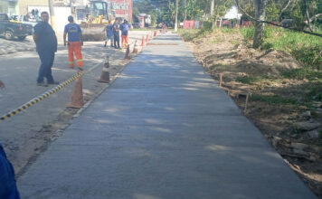 Prefeitura de São Sebastião inicia concretagem de calçada na Rua Porto Seguro, em Maresias