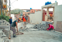 Prefeitura inicia pavimentação de ruas na Barra do Sahy, na Costa Sul de São Sebastião