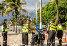 Trânsito de São Sebastião faz blitz educativa e alerta para uso irregular de bikes elétricas e autopropelidos