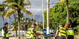 Trânsito de São Sebastião faz blitz educativa e alerta para uso irregular de bikes elétricas e autopropelidos