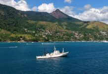 Ilhabela recebe navio internacional de proteção marinha com visitas para alunos da rede municipal