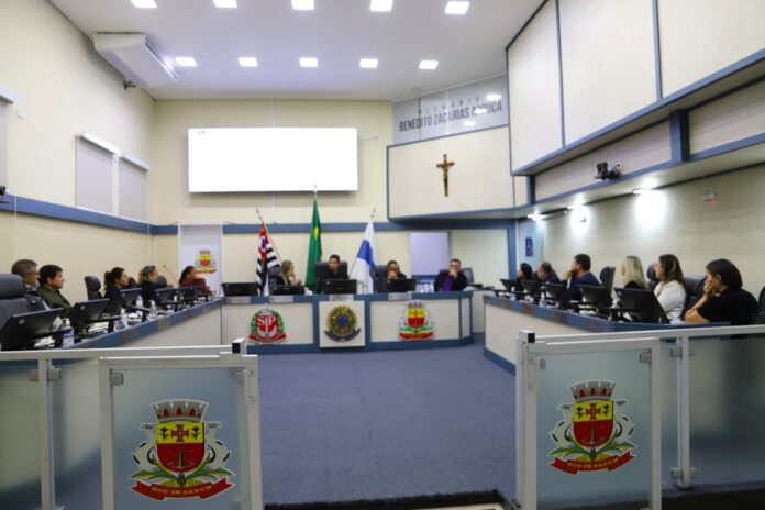 05_22 Câmara realiza reunião com representantes da OS da Saúde e vereadores discutem melhorias (2)