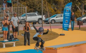 Evento de skate transforma pista revitalizada em espaço de convivência em São Sebastião