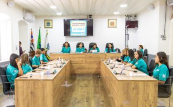 Parlamento Jovem realiza primeira sessão ordinária e incentiva participação estudantil em São Sebastião
