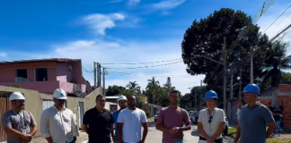 Prefeito Reinaldinho Moreira e o vereador Professor Glauber acompanham demanda histórica de esgoto no Parque Salveiro