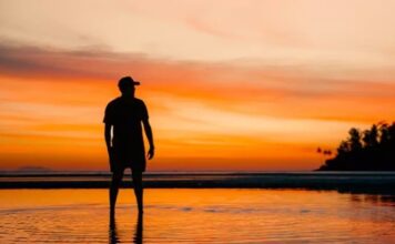 São Sebastião inicia feriado com 100% das praias próprias para banho e temporada de baleias no litoral norte