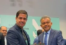 Presidente da Câmara firma acordo para implantação da TV Legislativa em Caraguatatuba