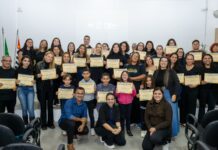 Curso gratuito de Libras chega ao fim com cerimônias de encerramento nos polos Centro e Boiçucanga
