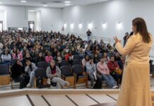 São Sebastião capacita profissionais de apoio para qualificar atendimento nas escolas