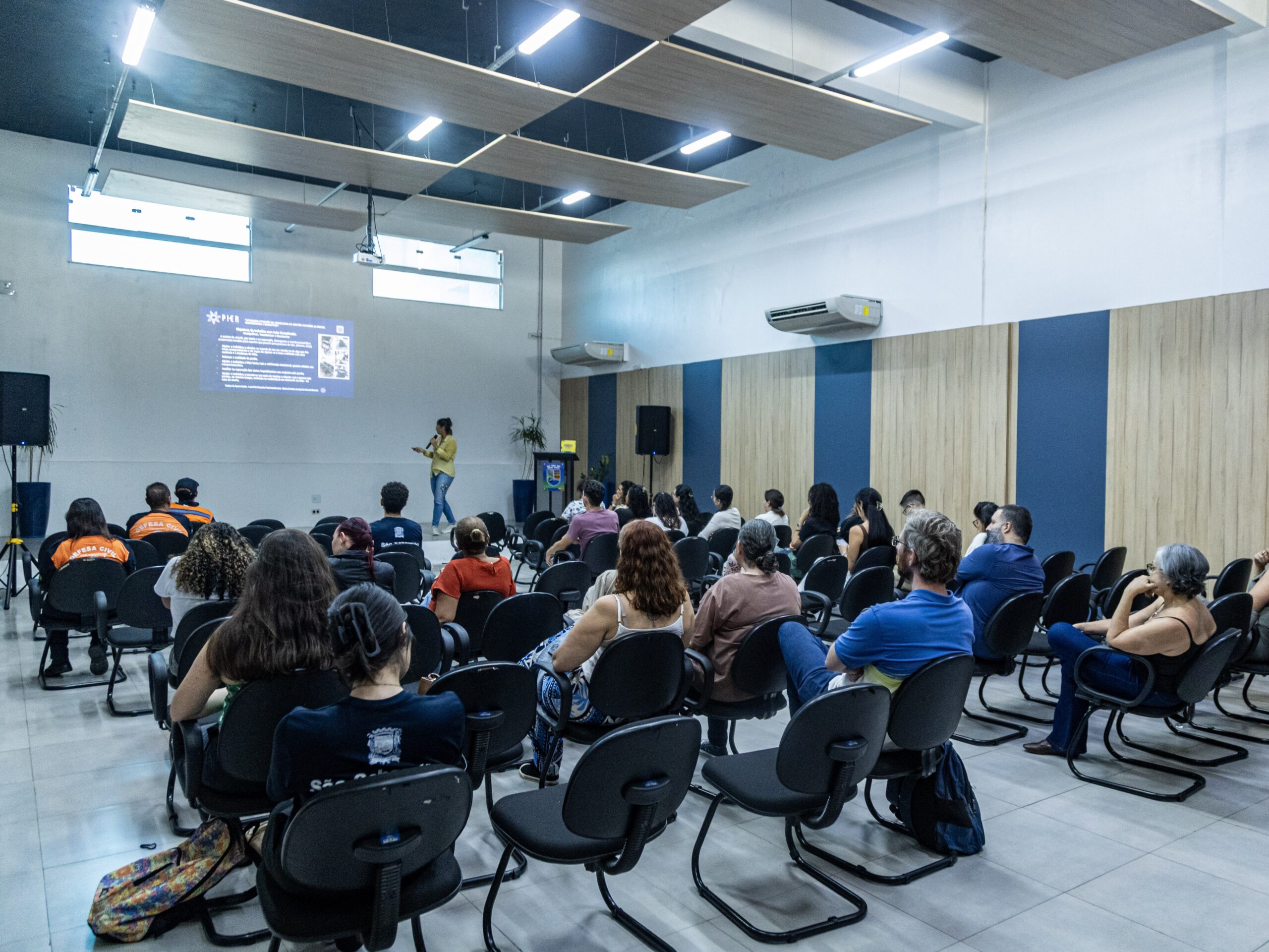 Palestra fortalece cuidado emocional de profissionais que atuam em emergências em São Sebastião