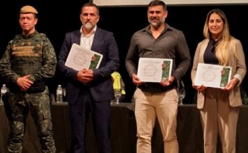 Prefeito e gestores de São Sebastião recebem homenagem da Polícia Militar Ambiental