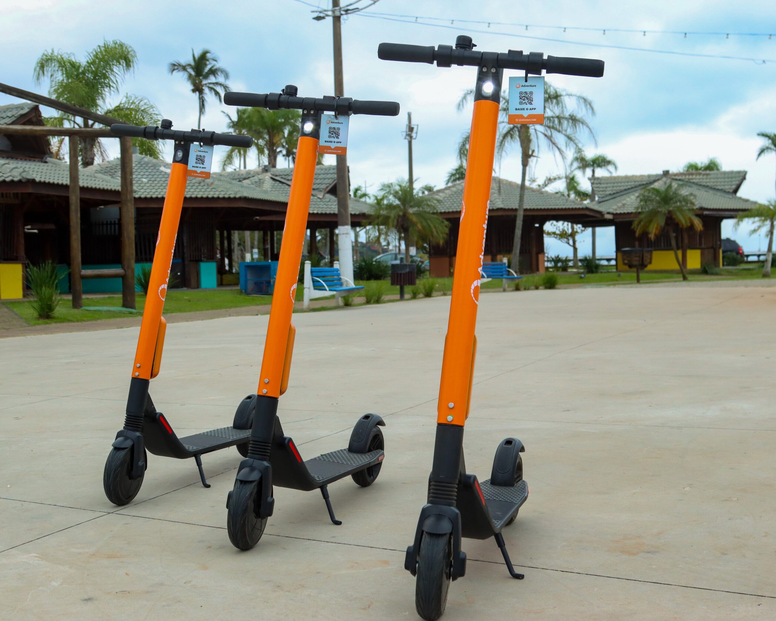 Moradores e turistas ganham nova opção de mobilidade com 250 patinetes elétricos em São Sebastião