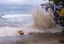 Defesa Civil intensifica monitoramento em Maresias após ressaca causar estragos em estruturas à beira-mar