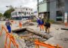 Prefeitura de São Sebastião inicia recuperação emergencial após pavimento afundar no Centro