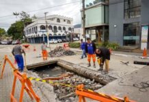 Prefeitura de São Sebastião inicia recuperação emergencial após pavimento afundar no Centro