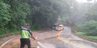 Prefeitura apoia operação após derramamento de óleo atingir trecho da Serra de Maresias/Boiçucanga