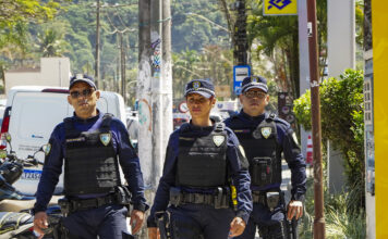 GCM de São Sebastião prende motorista por embriaguez e captura procurado da Justiça no Centro