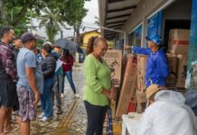 São Sebastião entrega novos kits de trabalho a ambulantes de Maresias e amplia condições de trabalho