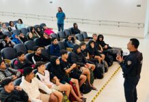 Escola municipal na Enseada recebe palestra sobre cidadania e prevenção do patrimônio público
