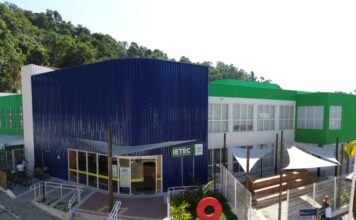 Escola Técnica abre inscrições para curso de formação de garçons em Ilhabela