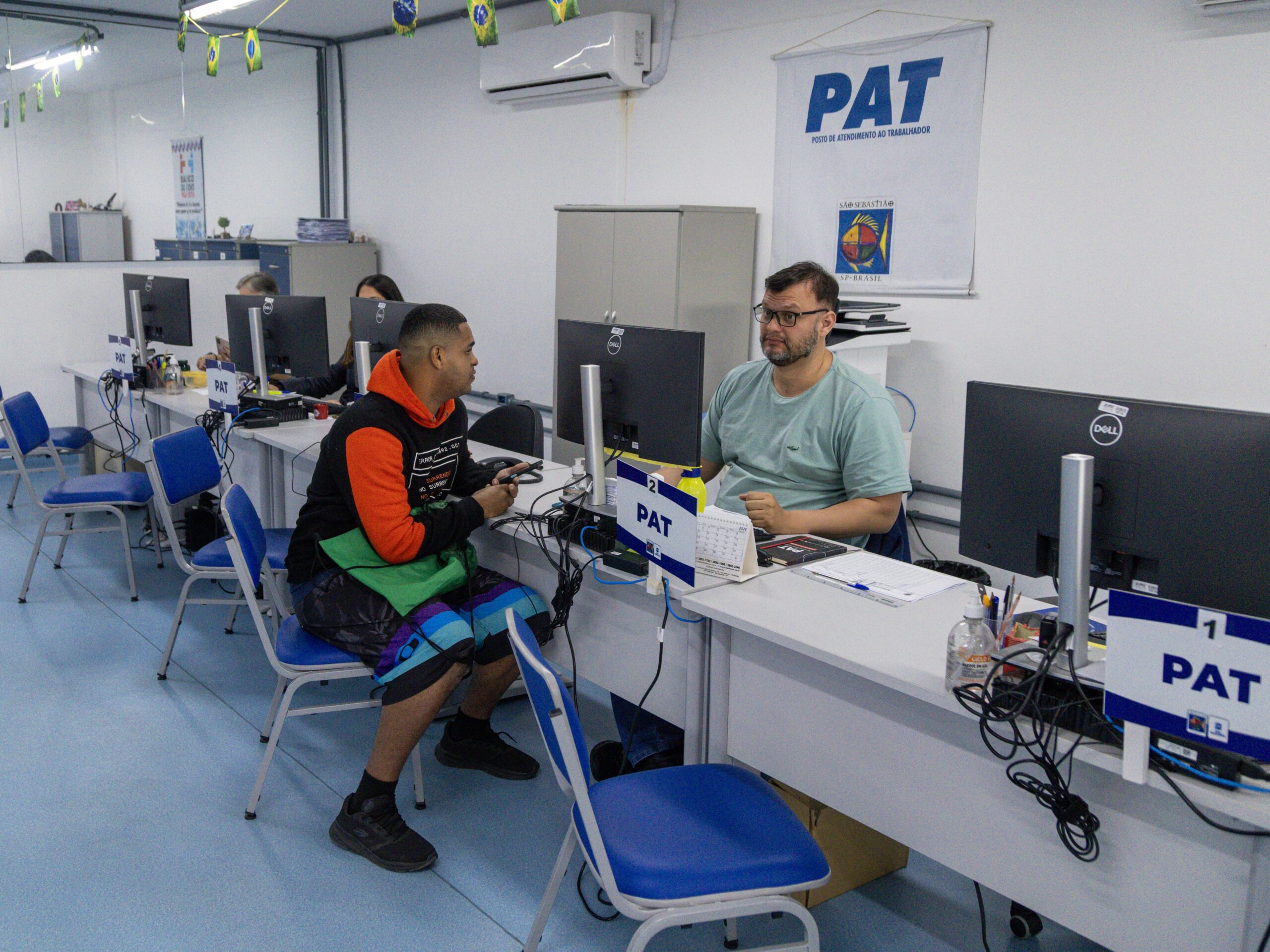 PAT de São Sebastião amplia oportunidades de emprego para diversas funções em todo município