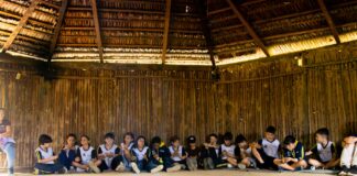 Prefeitura de São Sebastião leva alunos ao Território Indígena Rio Silveira para atividade educativa